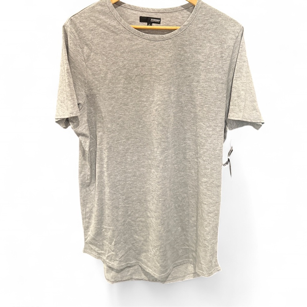Gray Short Sleeve Tee with Crew Neck and Relaxed Fit Elwood long fit elongated.